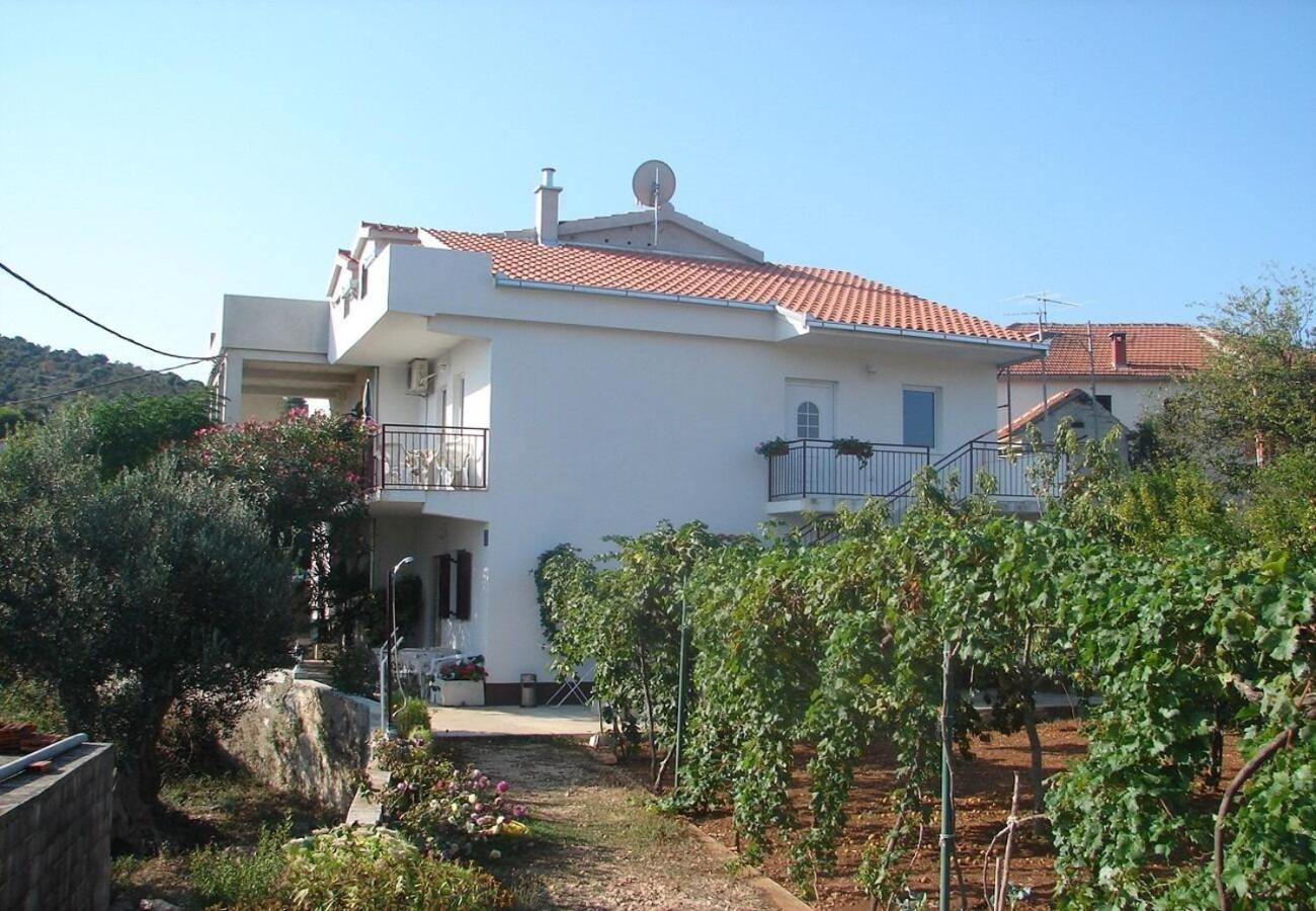 Apartment Slaven Vinišće Exterior foto